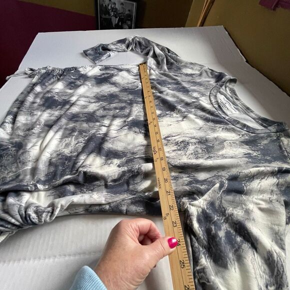 The sweatshirt project size 1X ruched drawstring sides. - Picture 7 of 9